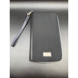 Land Rover Black Leather Travel Wallet Passport Organizer Zip Wristlet Case